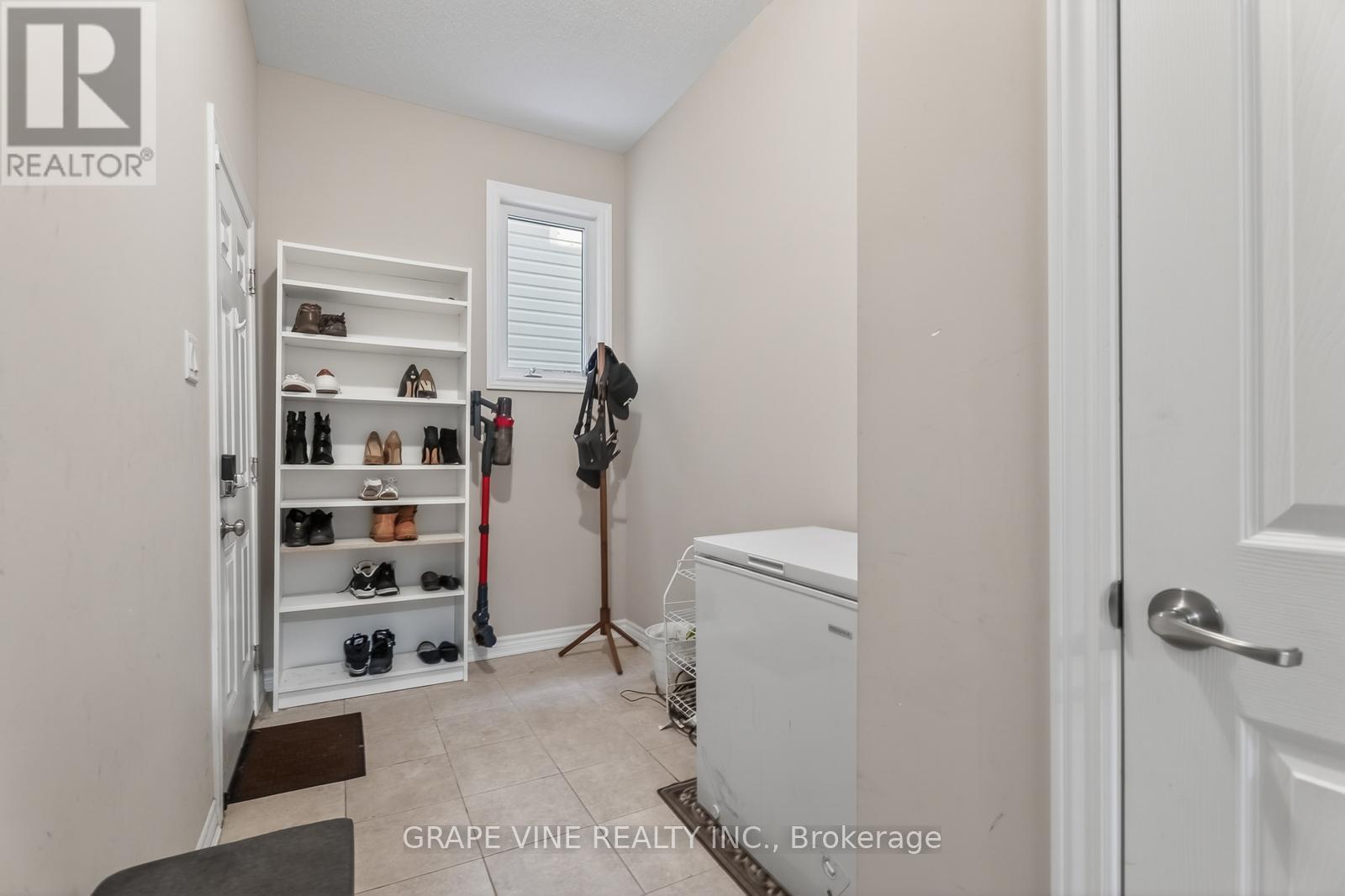 908 Pedigree Street, Ottawa, Ontario  K2S 0Y5 - Photo 5 - X12986036