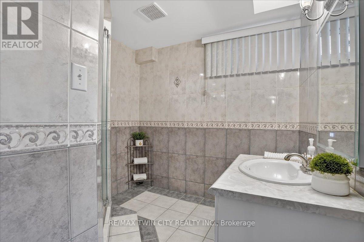 6 Ardwood Place, Kitchener, Ontario  N2A 4C3 - Photo 45 - X12925380