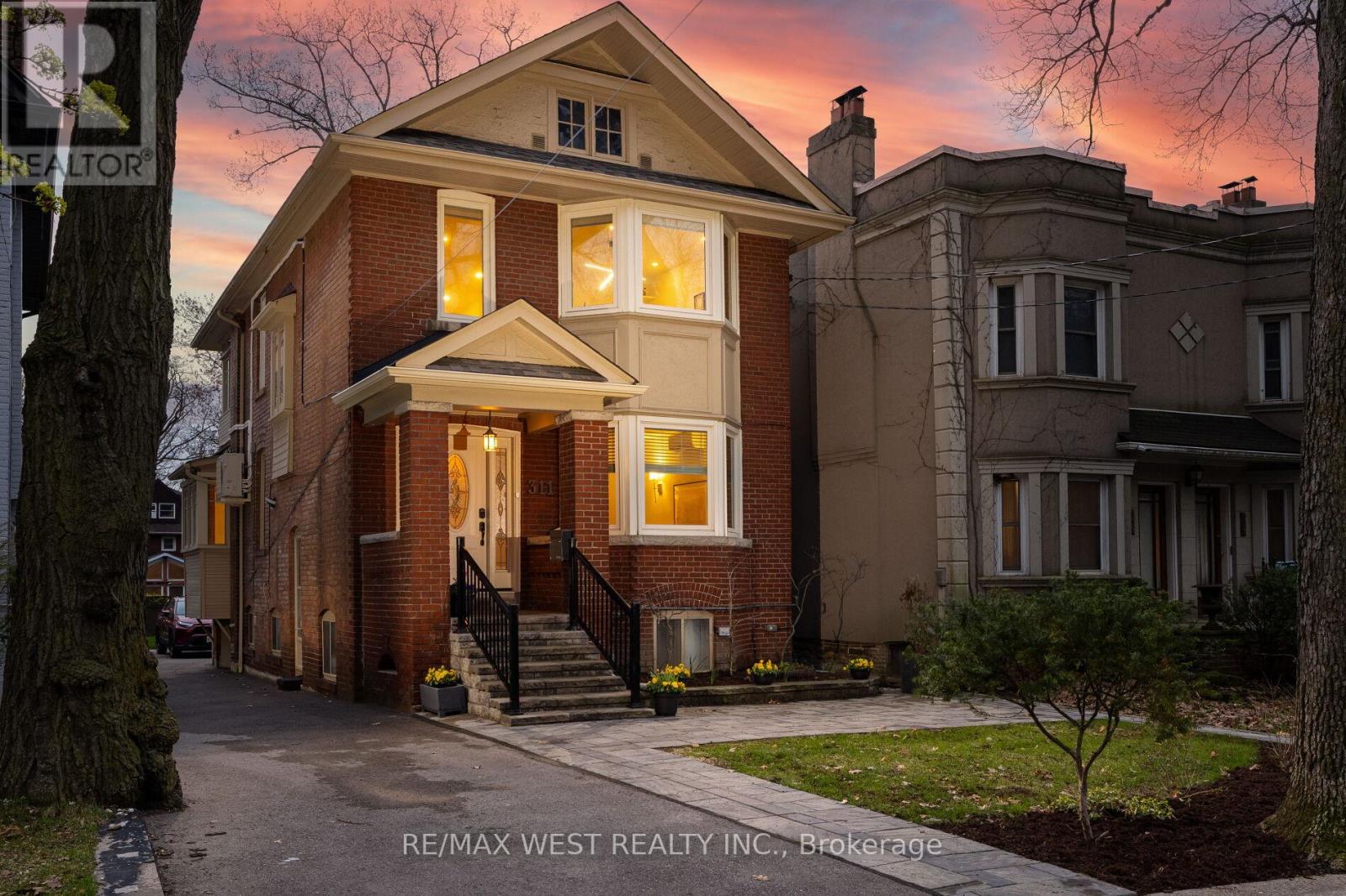 311 ST CLAIR AVENUE E, Toronto, Ontario