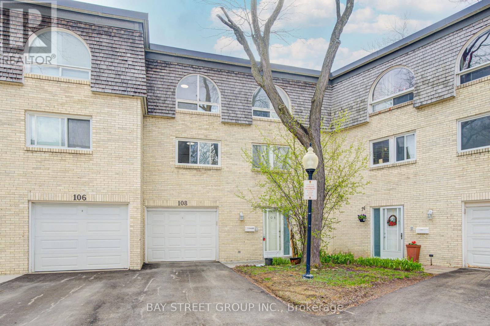 108 COURVILLE COACHWAY, Toronto, Ontario