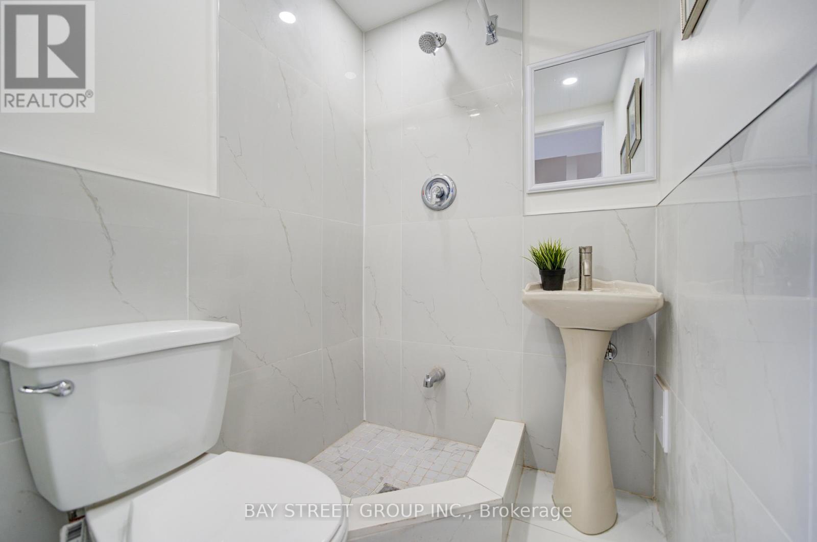 108 Courville Coachway, Toronto, Ontario  M2J 3V7 - Photo 4 - C13160318