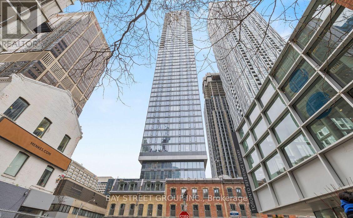 2009 - 8 CUMBERLAND STREET, Toronto, Ontario