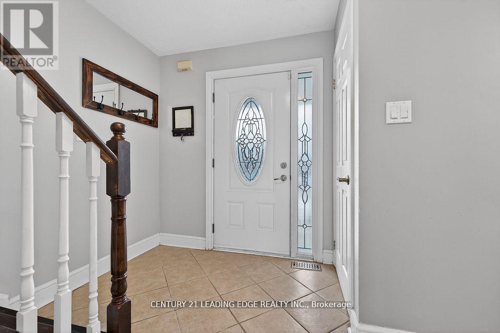 56 Ivory Court, Clarington, Ontario  L1C 5C1 - Photo 3 - E13160434