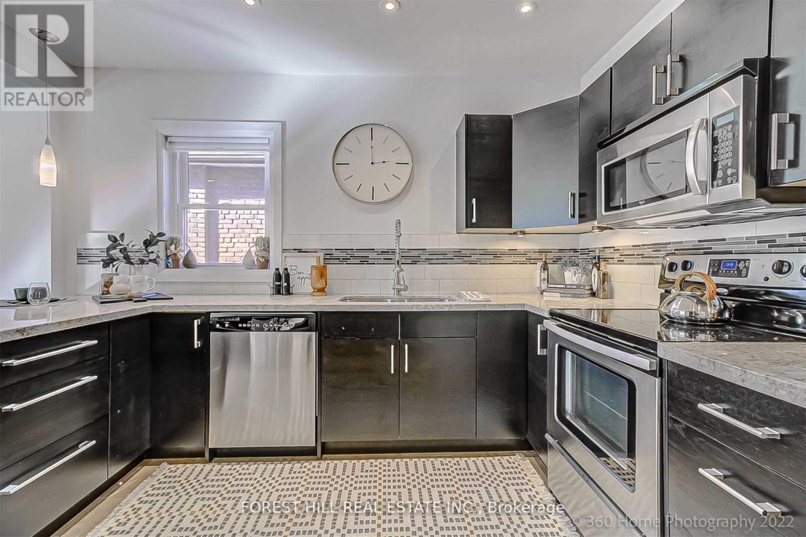 Upper - 373 Woodbine Avenue, Toronto, Ontario M4L 3P7 - Photo 10 - E13160582