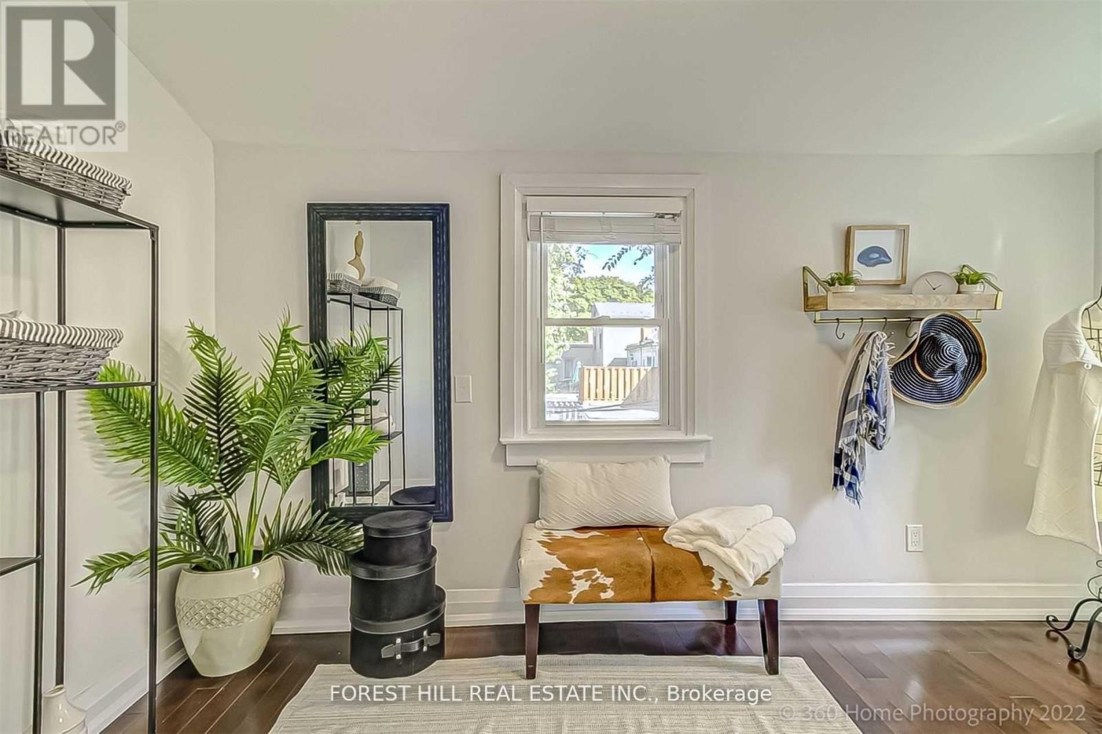 Upper - 373 Woodbine Avenue, Toronto, Ontario M4L 3P7 - Photo 12 - E13160582