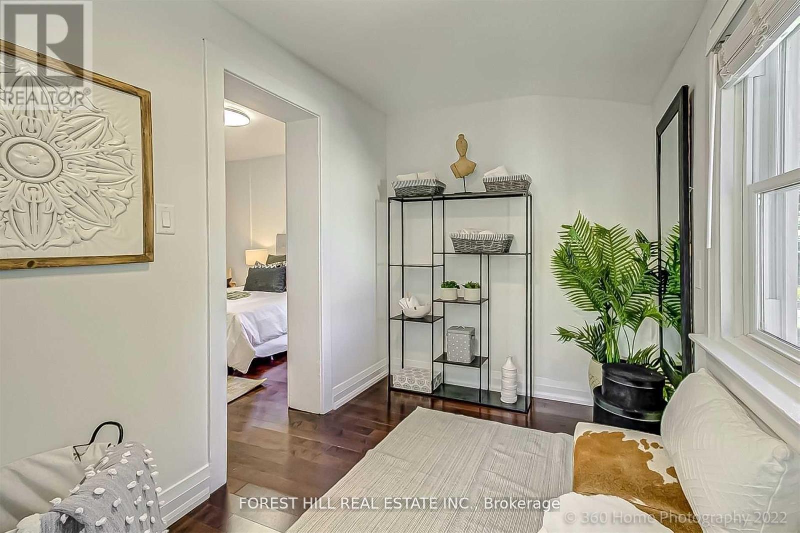 Upper - 373 Woodbine Avenue, Toronto, Ontario M4L 3P7 - Photo 13 - E13160582