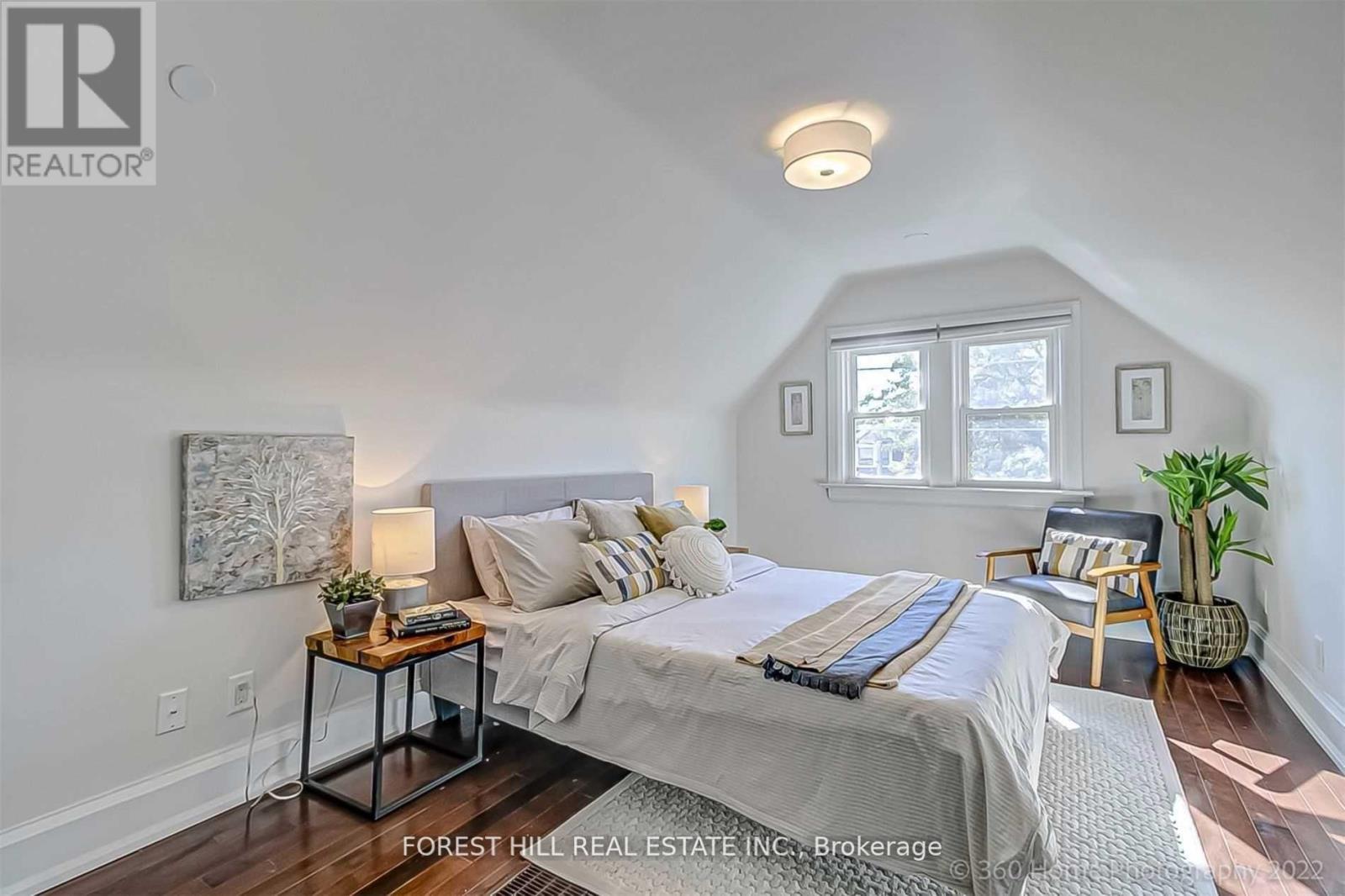 Upper - 373 Woodbine Avenue, Toronto, Ontario M4L 3P7 - Photo 15 - E13160582