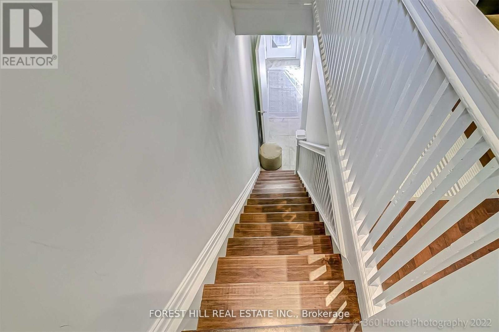Upper - 373 Woodbine Avenue, Toronto, Ontario M4L 3P7 - Photo 3 - E13160582