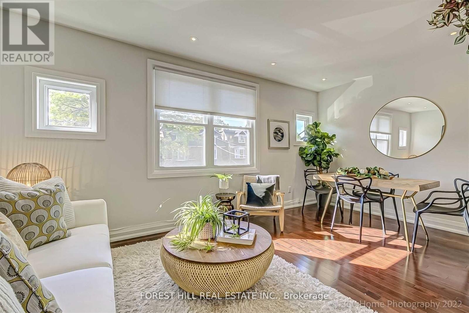 Upper - 373 Woodbine Avenue, Toronto, Ontario M4L 3P7 - Photo 5 - E13160582