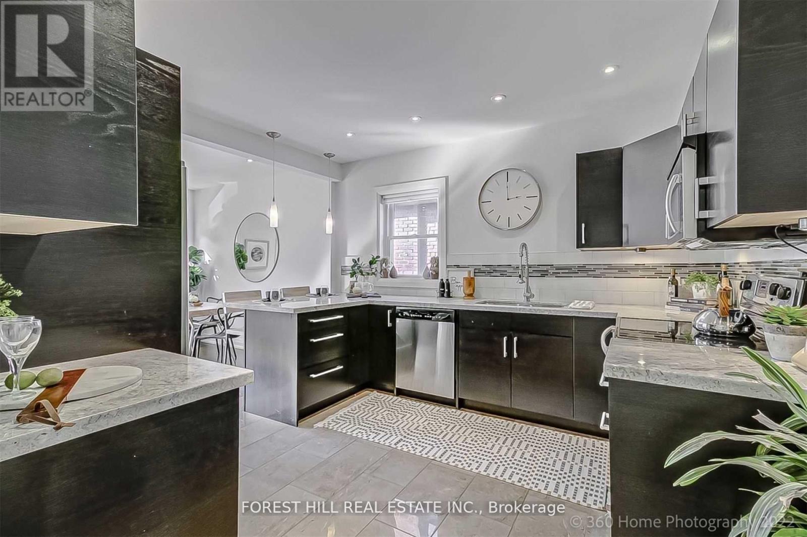 Upper - 373 Woodbine Avenue, Toronto, Ontario M4L 3P7 - Photo 8 - E13160582