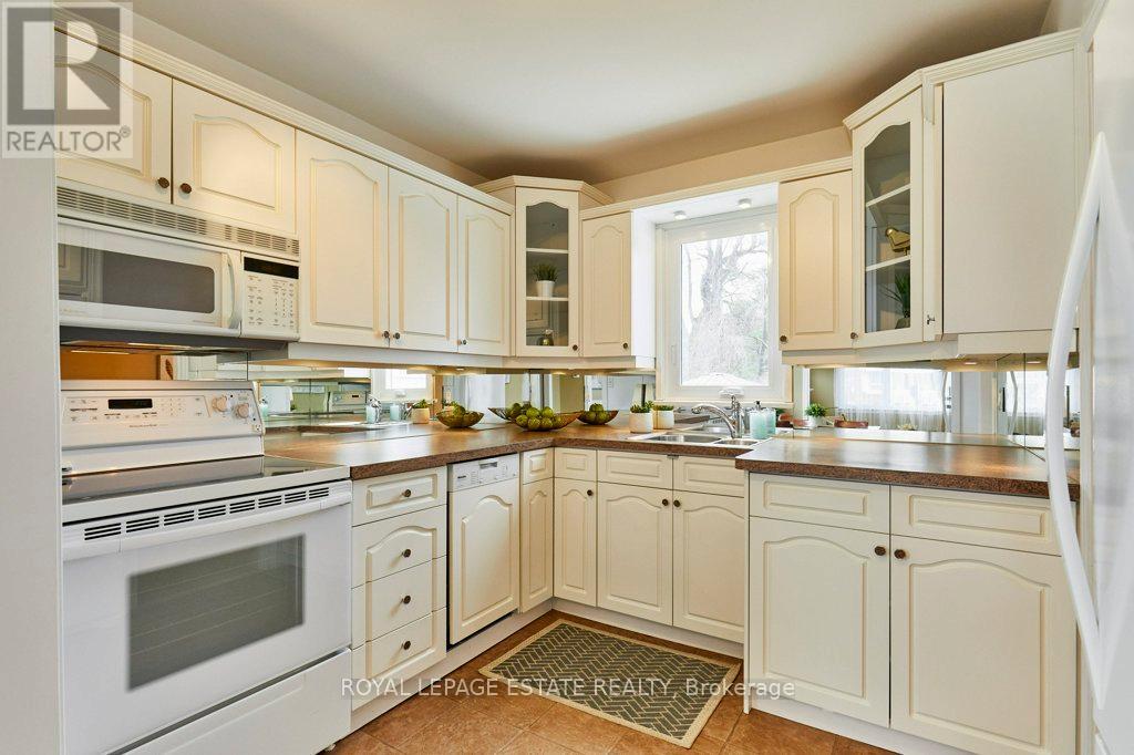 138 August Avenue, Toronto, Ontario  M1L 3N4 - Photo 11 - E13160650
