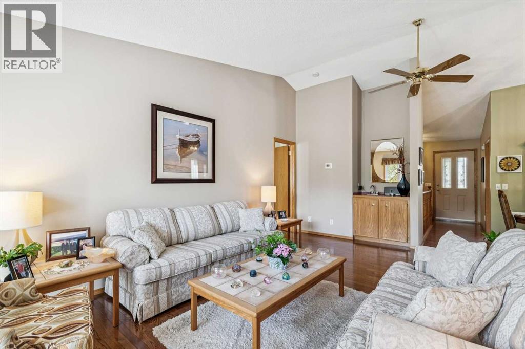 47 Sunlake Close SE, Calgary, Alberta  T2X 3H2 - Photo 4 - A2312426