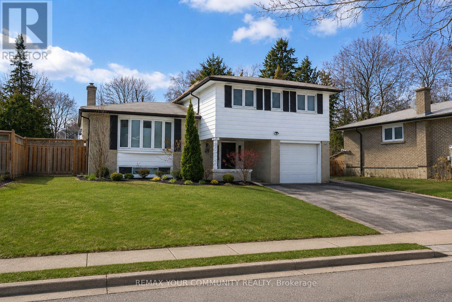 107 ORCHARD HEIGHTS, Aurora, Ontario