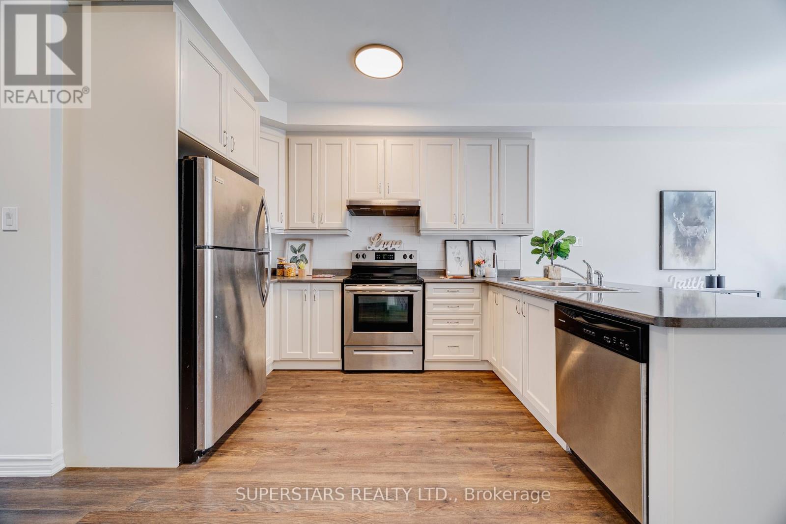 241 Rustle Woods Avenue, Markham, Ontario  L6B 1M7 - Photo 9 - N13160300