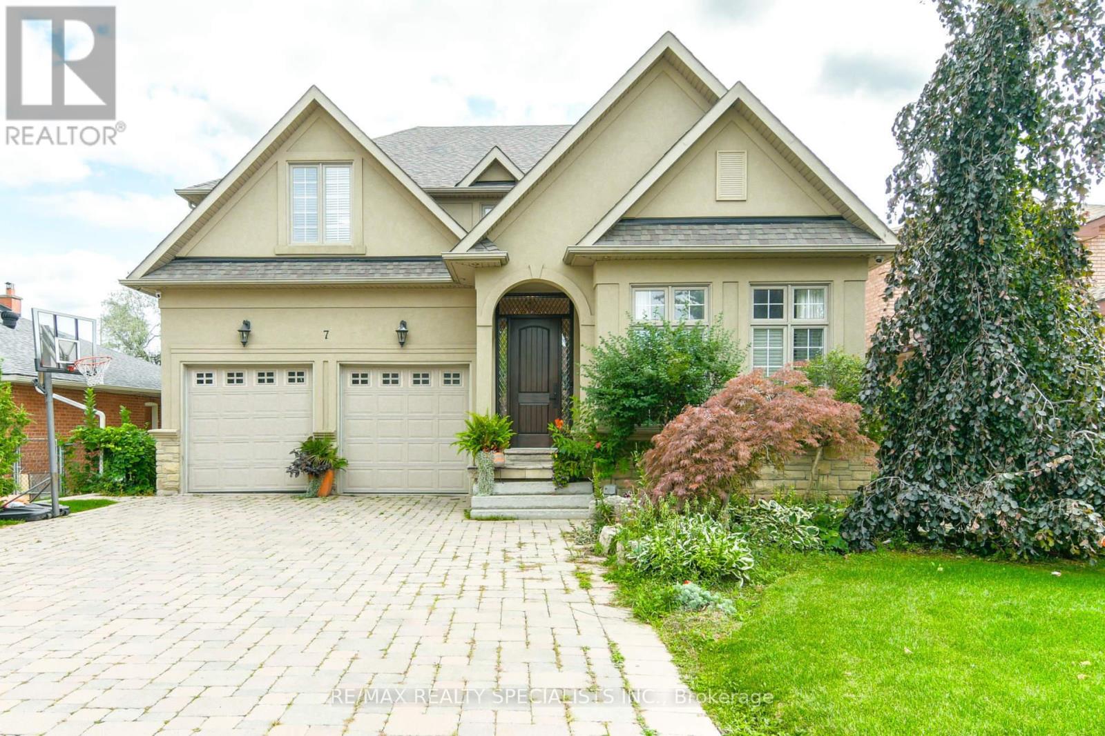 Upper - 7 Scott Drive, Richmond Hill, Ontario  L4C 6V5 - Photo 1 - N13160406