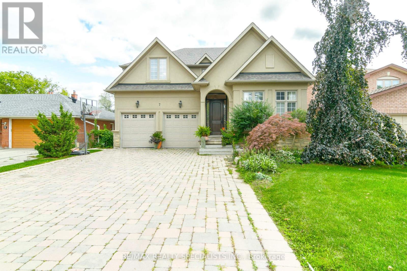 Upper - 7 Scott Drive, Richmond Hill, Ontario  L4C 6V5 - Photo 2 - N13160406