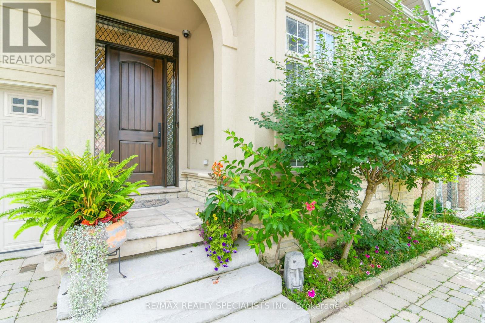 Upper - 7 Scott Drive, Richmond Hill, Ontario  L4C 6V5 - Photo 5 - N13160406
