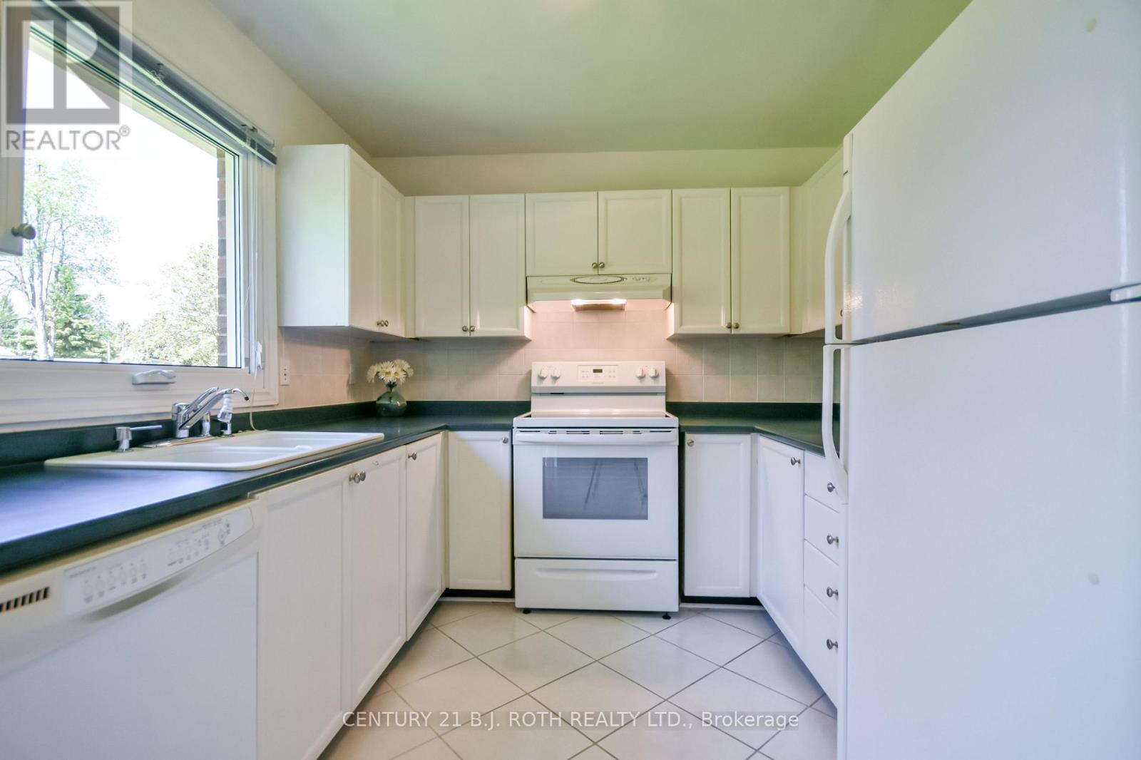 103 Herrell Avenue, Barrie, Ontario  L4N 6T9 - Photo 11 - S13160320