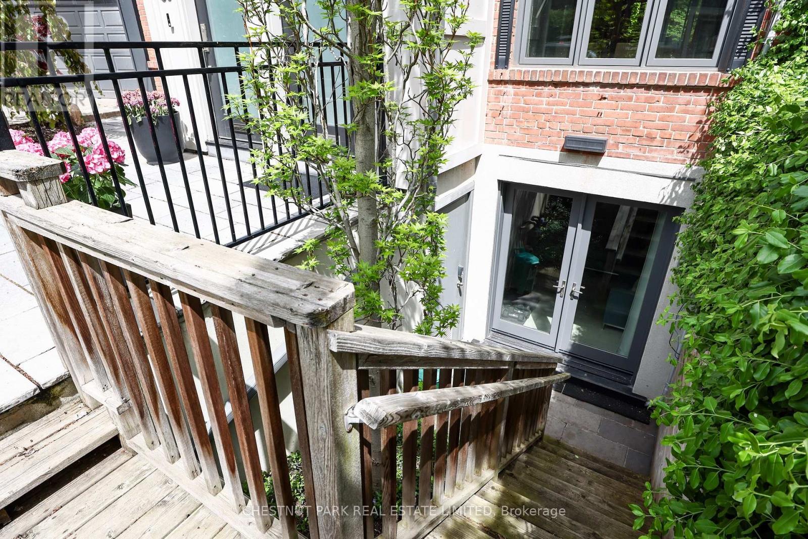 70 Summerhill Gardens, Toronto, Ontario M4T 1B4 - Photo 3 - C12911702