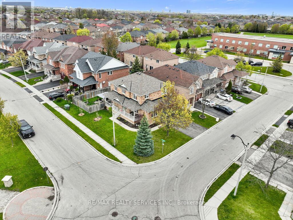 21 Filbert Way, Brampton, Ontario  L7A 3G2 - Photo 6 - W13133608