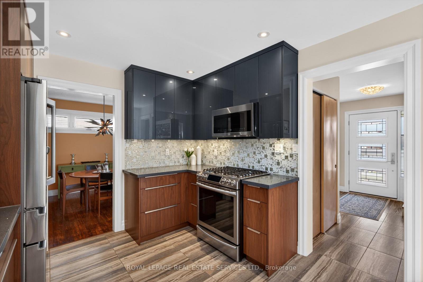 141 Oakdale Drive, Oakville, Ontario  L6H 1J4 - Photo 8 - W13160294