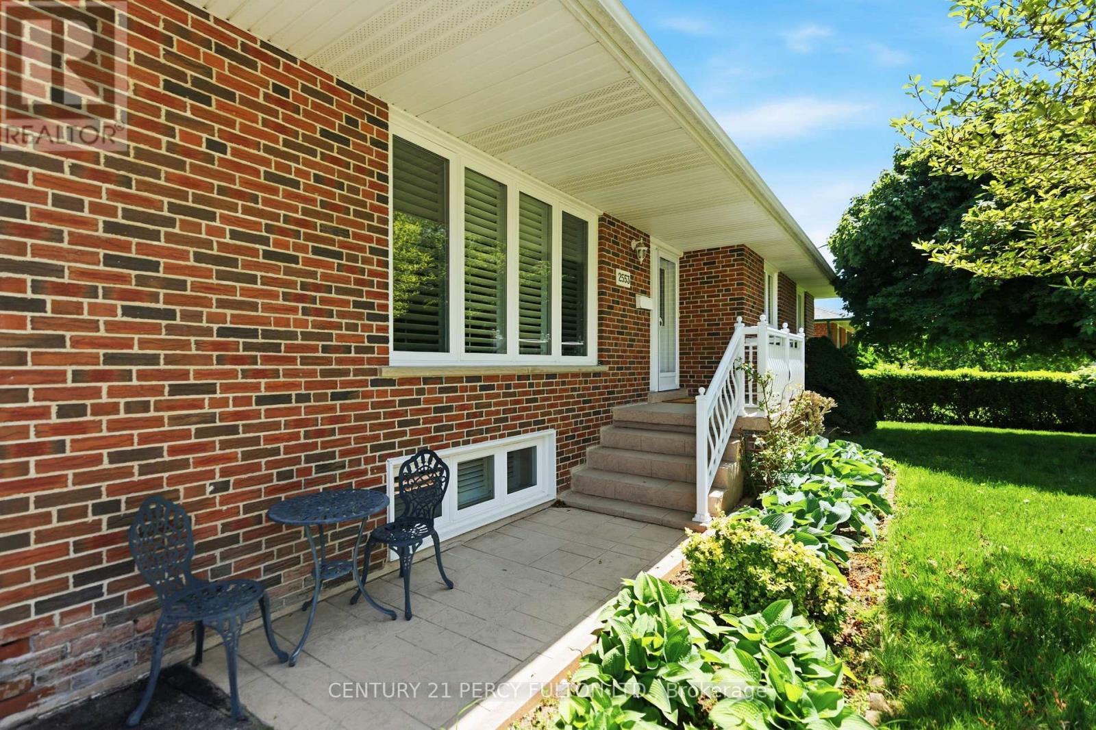 2553 Stillmeadow Road, Mississauga, Ontario  L5B 1X8 - Photo 3 - W13160350