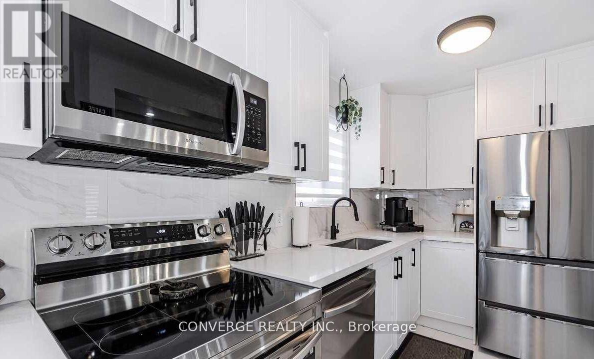 39 Greenwood Crescent, Brampton, Ontario L6S 1T2 - Photo 8 - W13160376