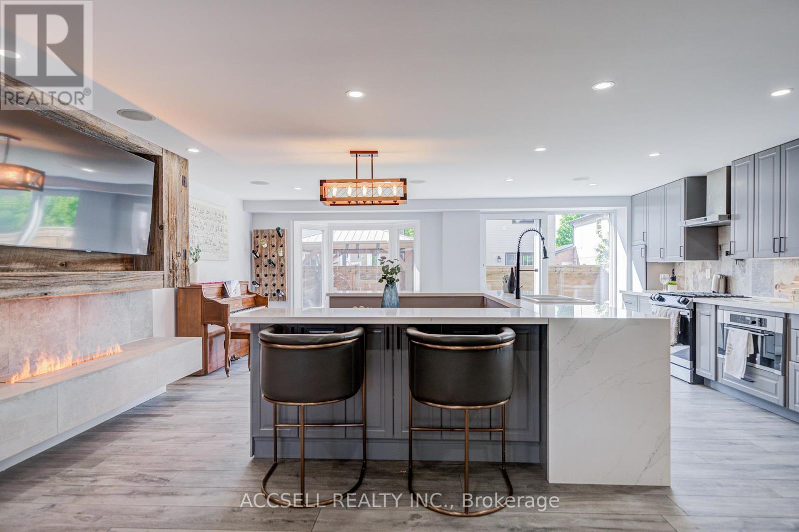 527 Wallenberg Crescent, Mississauga, Ontario L5B 3L8 - Photo 12 - W13160400