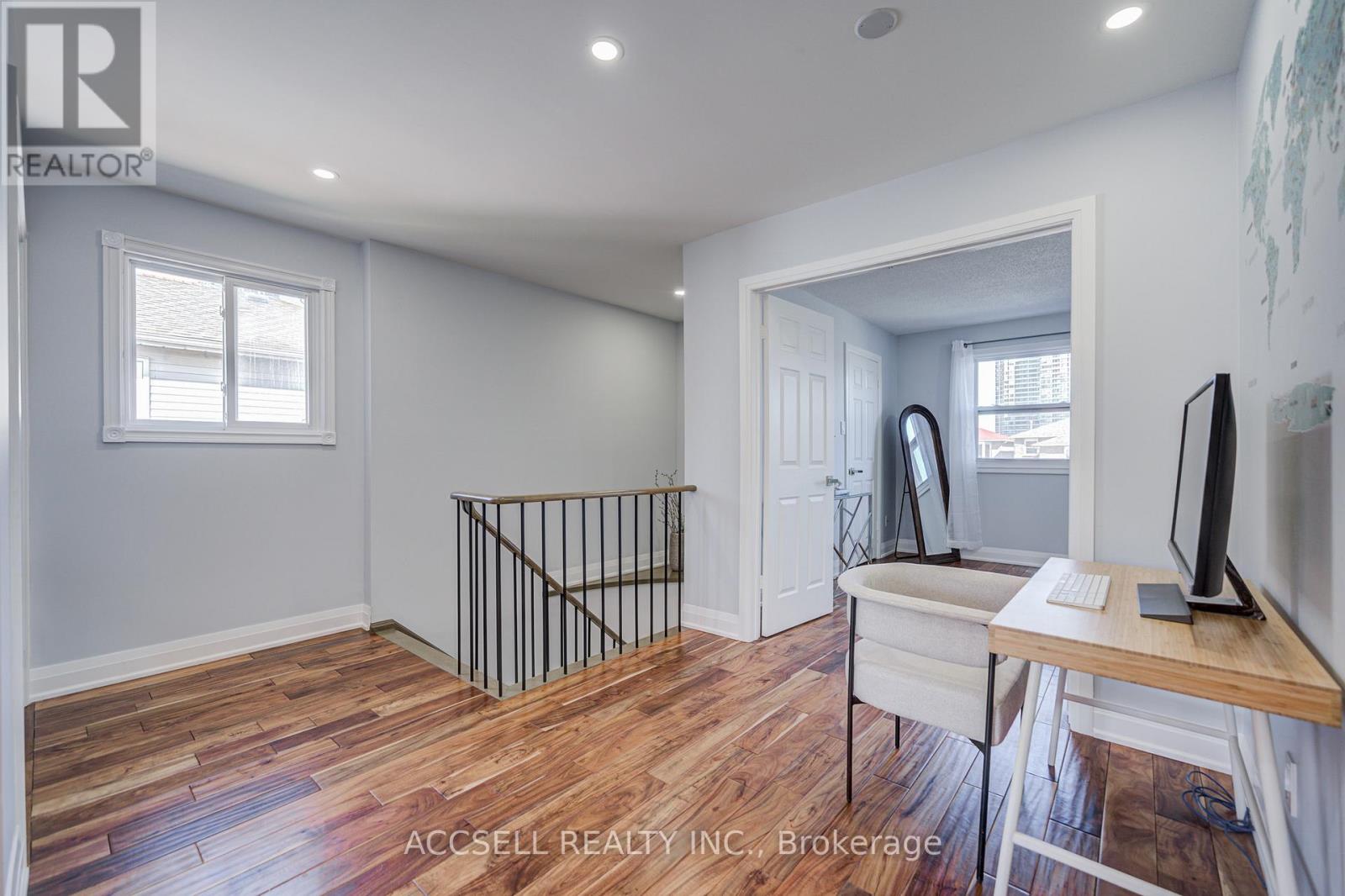 527 Wallenberg Crescent, Mississauga, Ontario L5B 3L8 - Photo 24 - W13160400