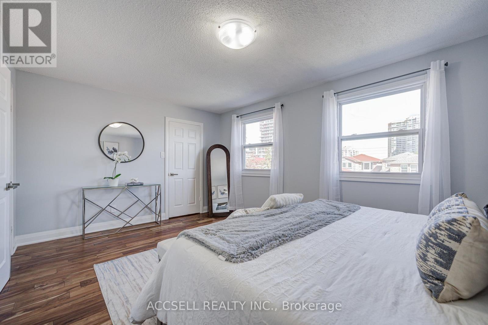 527 Wallenberg Crescent, Mississauga, Ontario L5B 3L8 - Photo 29 - W13160400