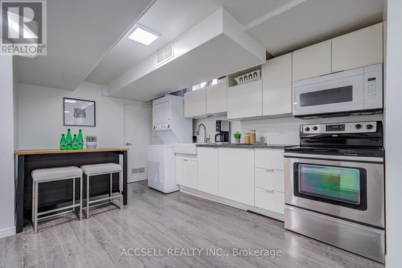 527 Wallenberg Crescent, Mississauga, Ontario L5B 3L8 - Photo 39 - W13160400