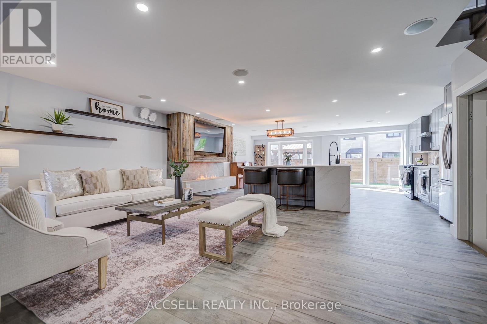 527 Wallenberg Crescent, Mississauga, Ontario L5B 3L8 - Photo 8 - W13160400