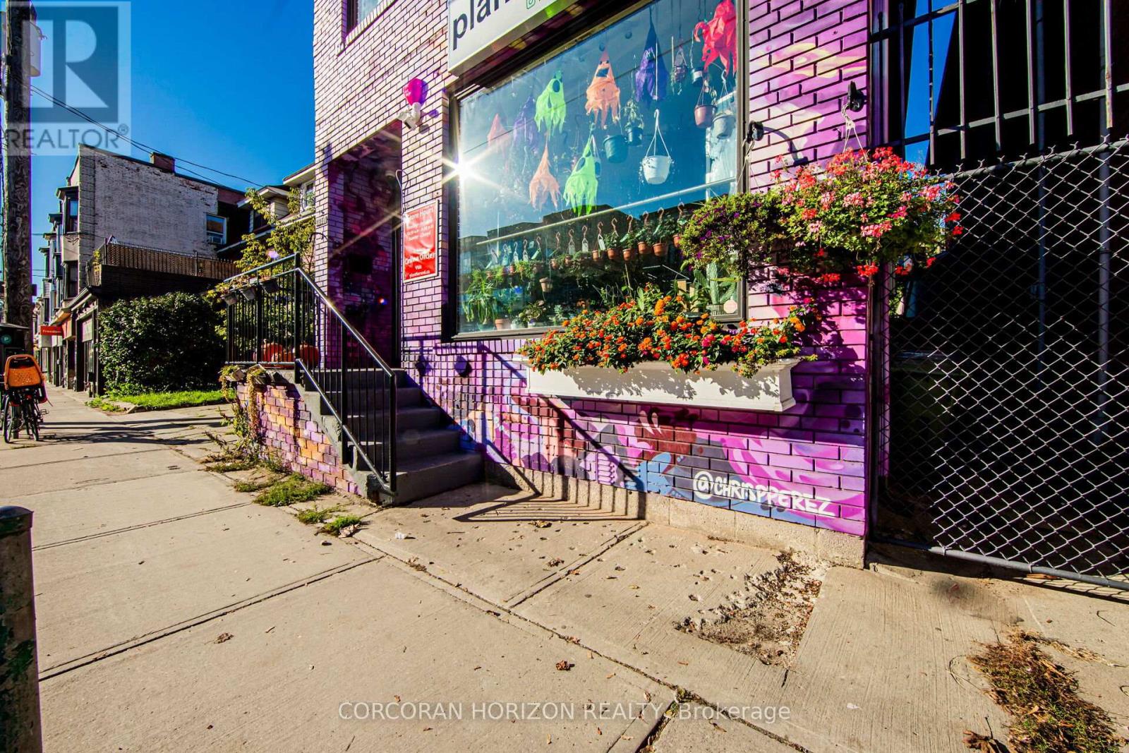 2 - 2257 Dundas Street W, Toronto, Ontario  M6R 1X6 - Photo 3 - W13160416