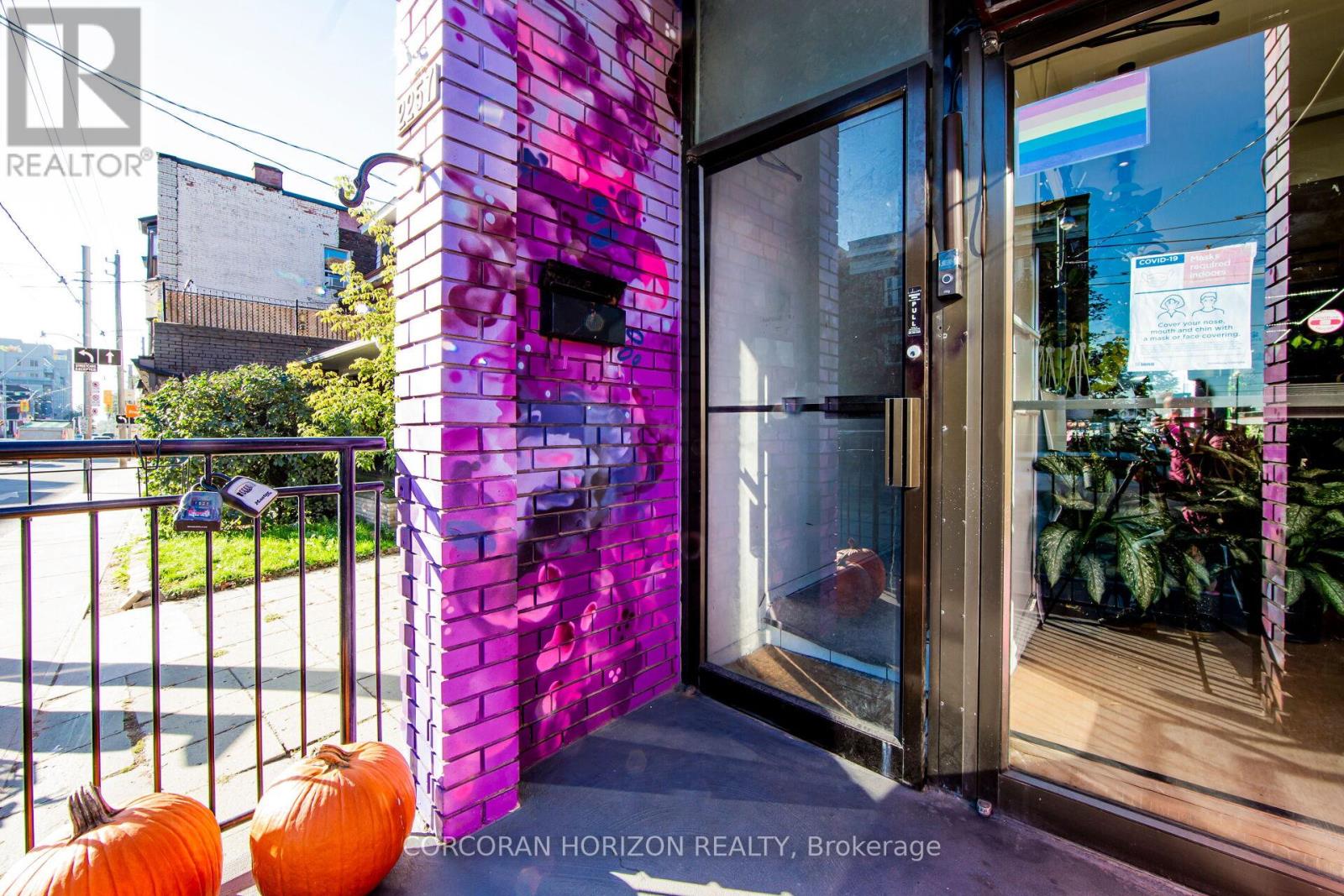 2 - 2257 Dundas Street W, Toronto, Ontario  M6R 1X6 - Photo 4 - W13160416
