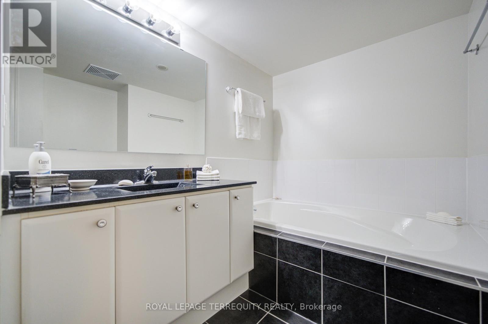 2311 - 9 George Street N, Brampton, Ontario  L6X 0T6 - Photo 25 - W13160422