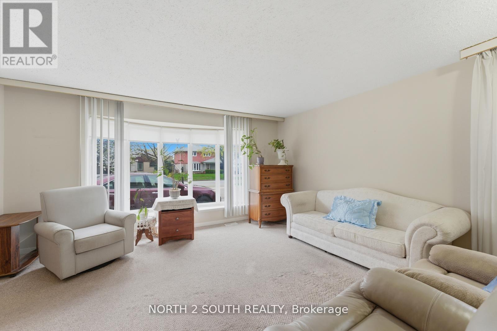 24 Vanderbrent Crescent, Toronto, Ontario  M9R 3W8 - Photo 11 - W13160460