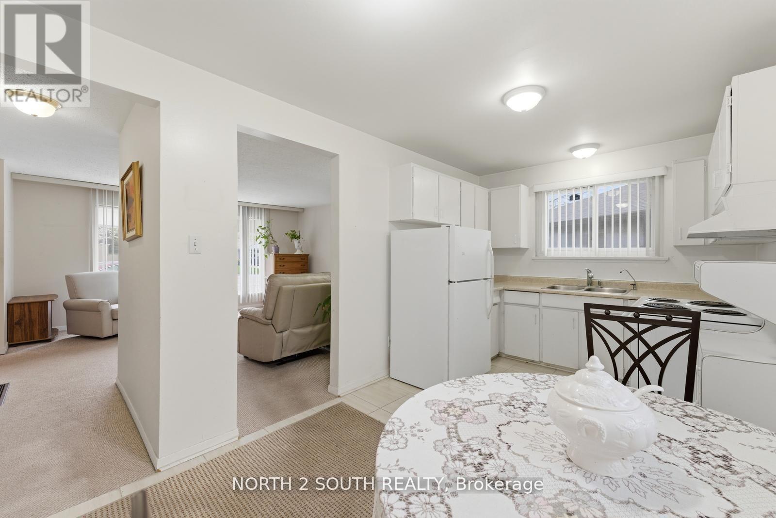 24 Vanderbrent Crescent, Toronto, Ontario  M9R 3W8 - Photo 15 - W13160460