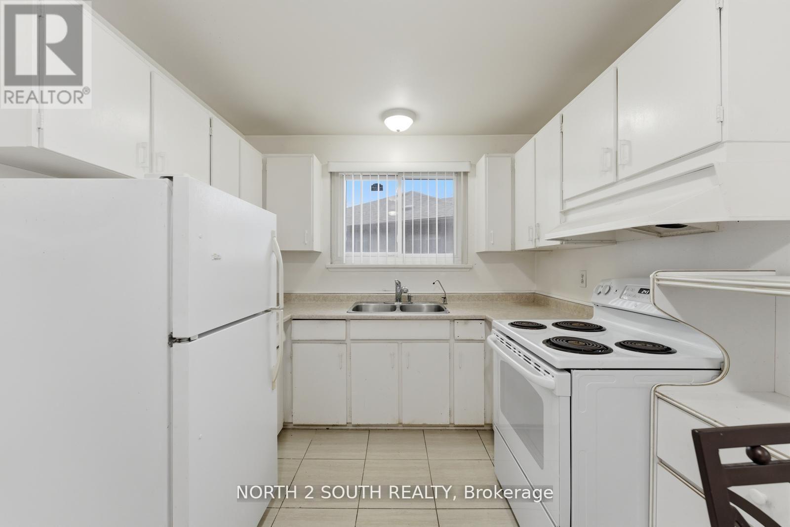 24 Vanderbrent Crescent, Toronto, Ontario  M9R 3W8 - Photo 16 - W13160460