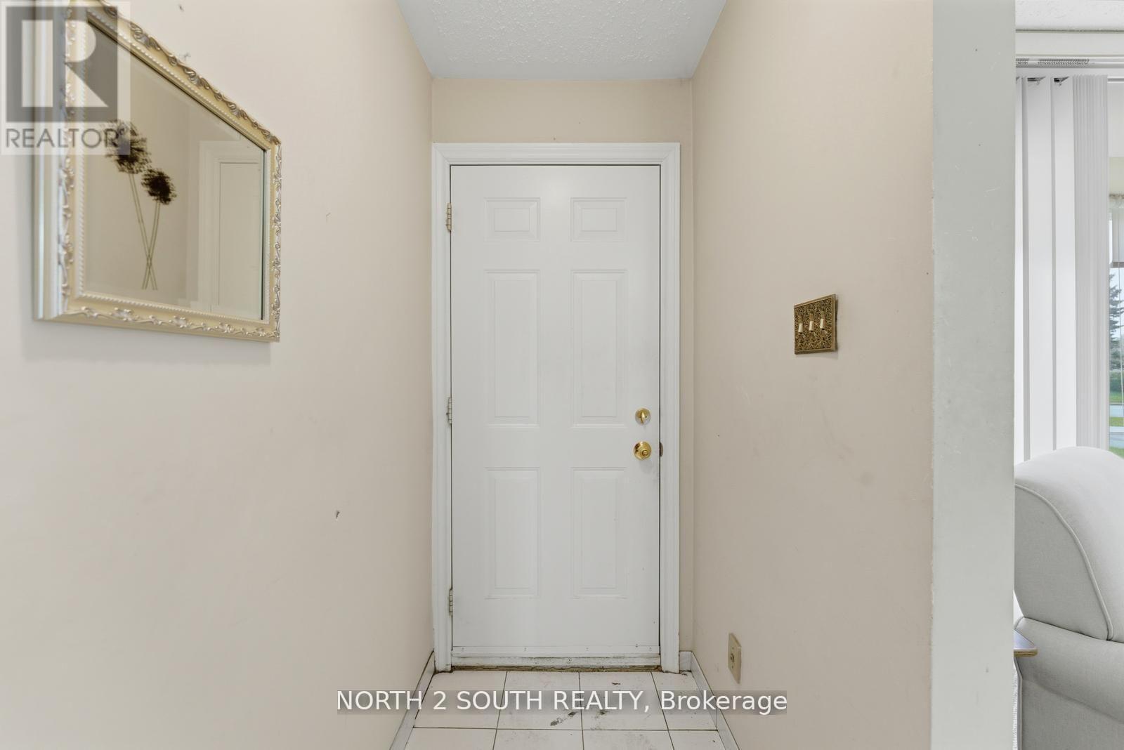 24 Vanderbrent Crescent, Toronto, Ontario  M9R 3W8 - Photo 8 - W13160460