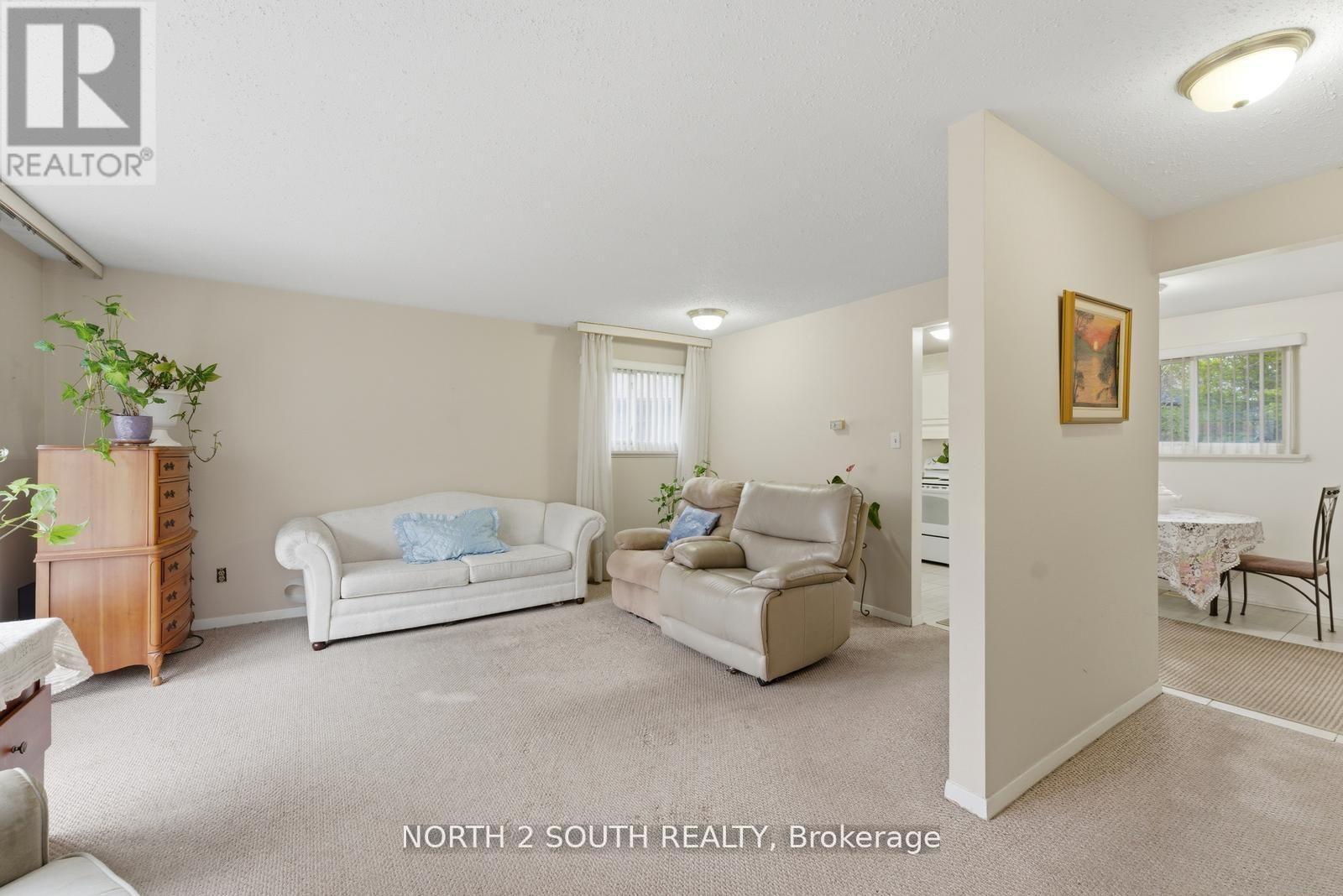 24 Vanderbrent Crescent, Toronto, Ontario  M9R 3W8 - Photo 9 - W13160460