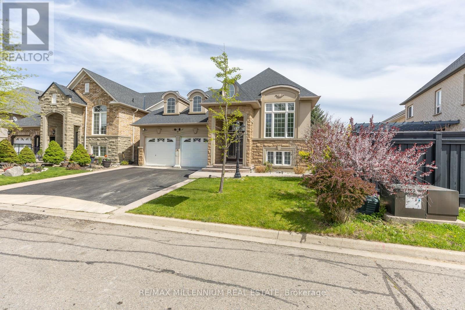 28 Donherb Crescent, Caledon, Ontario  L7C 1E4 - Photo 3 - W13160474
