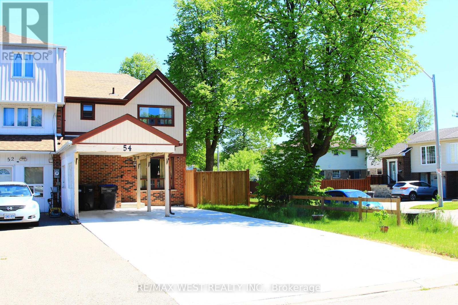 54 Omega Square W, Brampton, Ontario  L6Z 1K5 - Photo 2 - W13160588