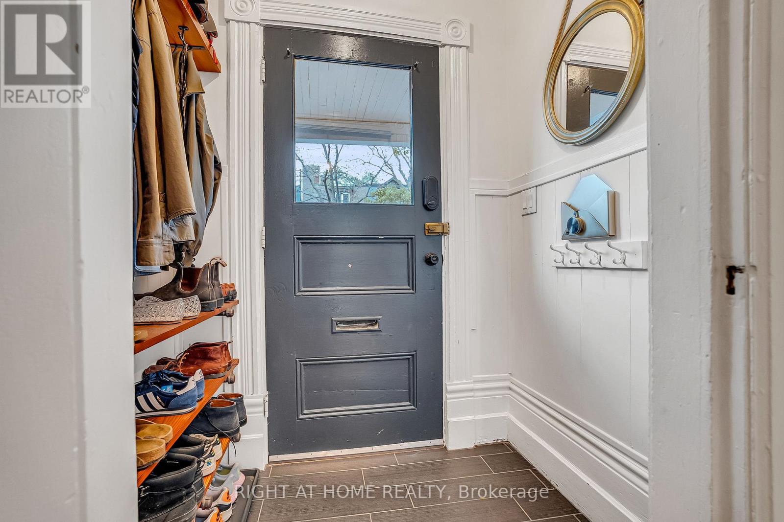 118 Lansdowne Avenue, Toronto, Ontario  M6K 2V9 - Photo 4 - W13160600