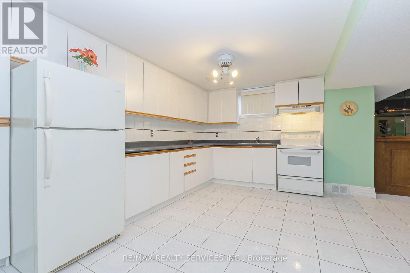 29 Chestnut Avenue S, Brampton, Ontario  L6X 2A6 - Photo 45 - W13160656