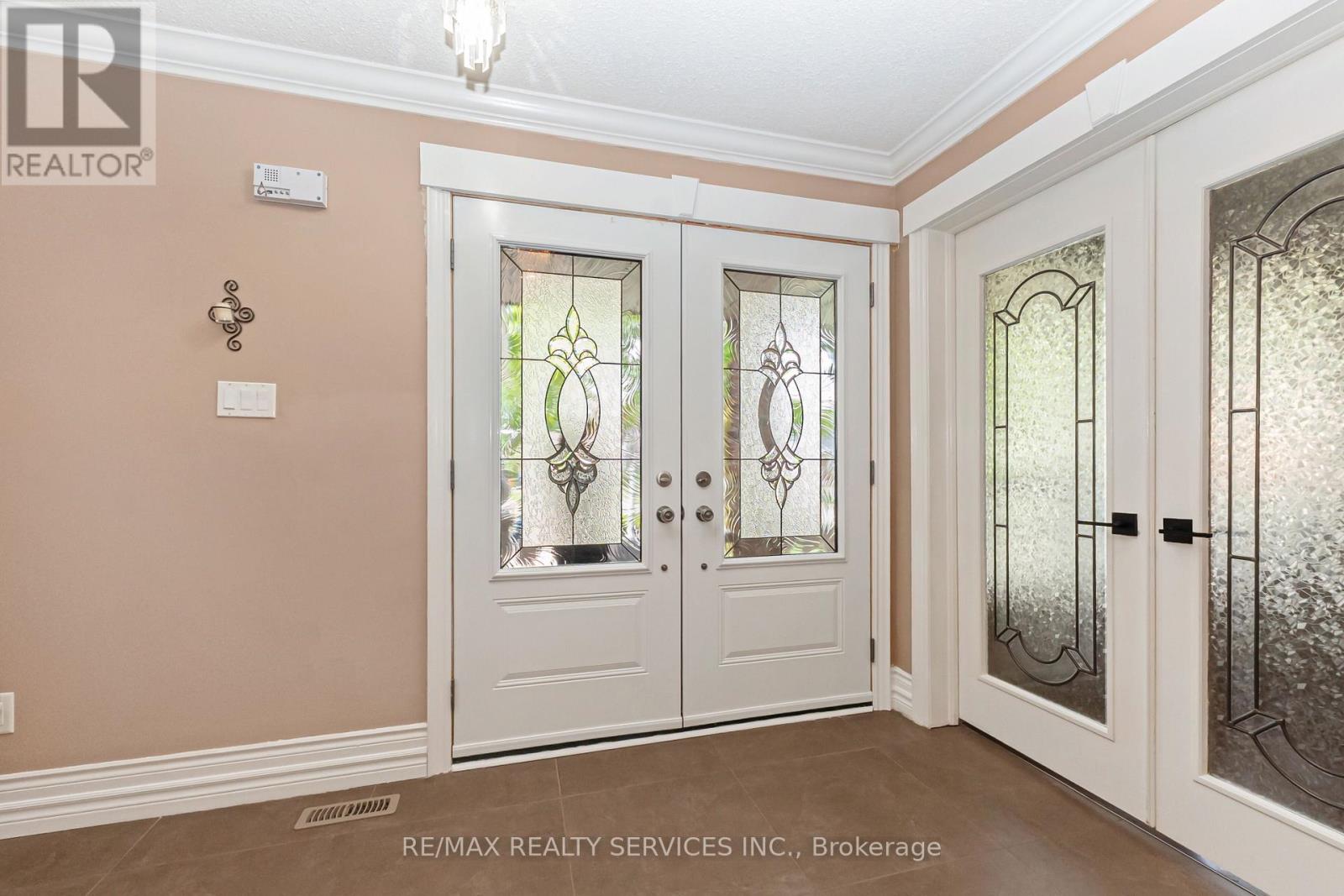 29 Chestnut Avenue S, Brampton, Ontario  L6X 2A6 - Photo 6 - W13160656
