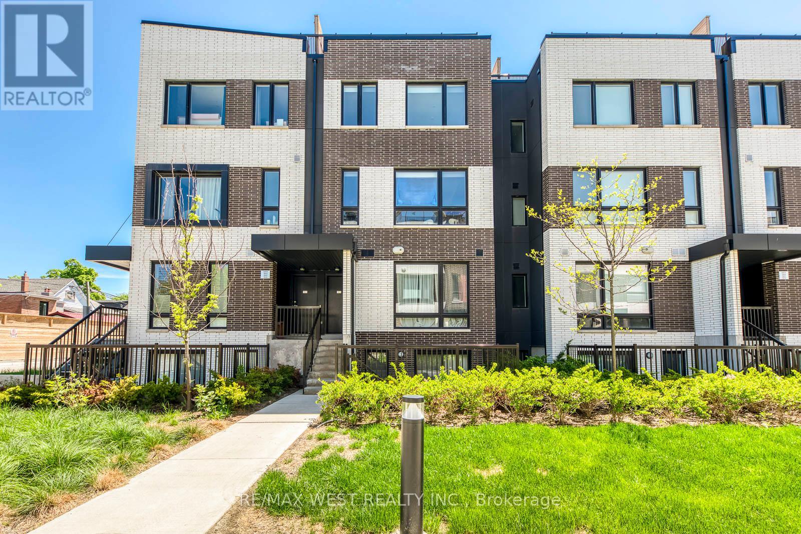 14 - 30 ED CLARK GARDENS BOULEVARD, Toronto, Ontario
