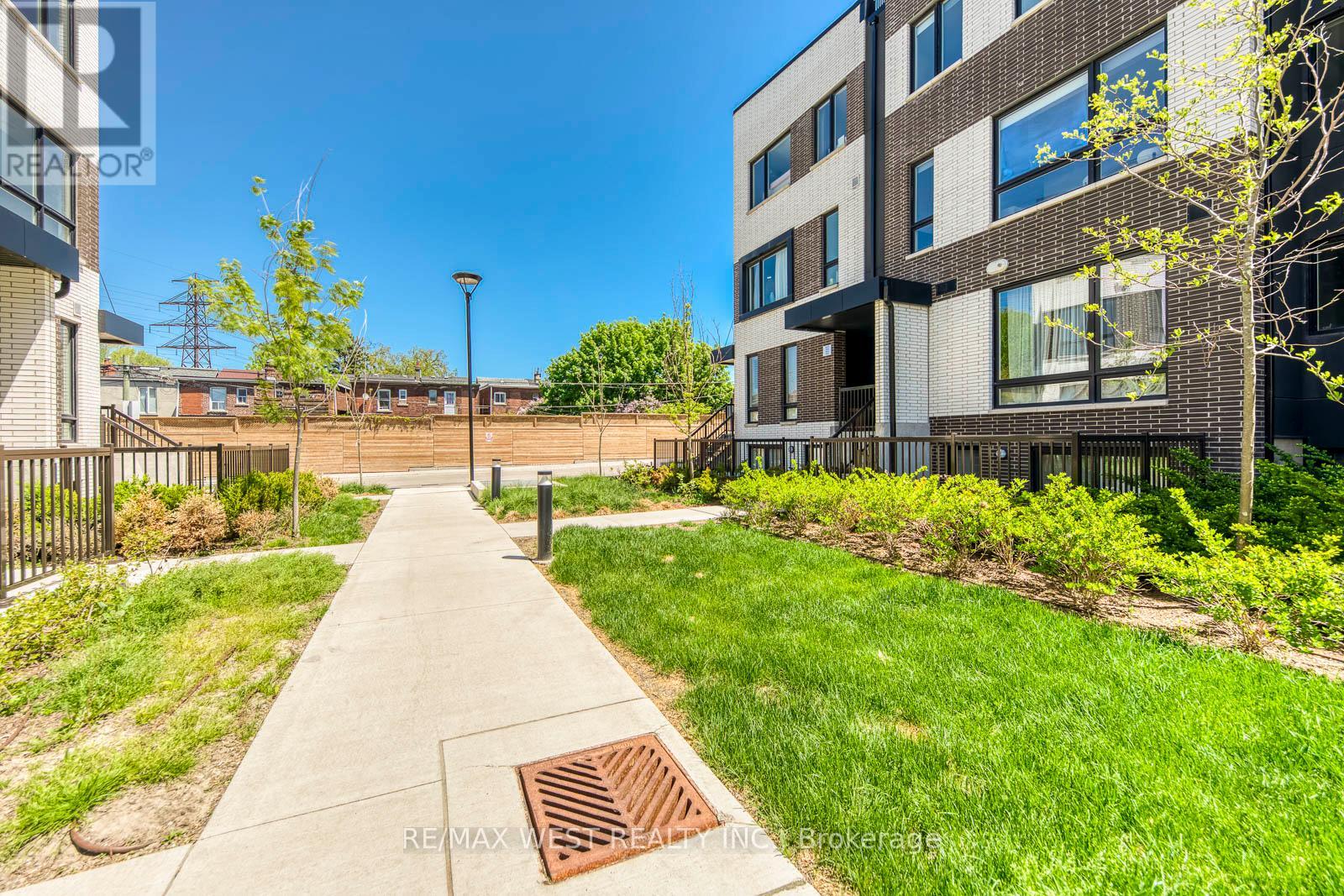 14 - 30 Ed Clark Gardens Boulevard, Toronto, Ontario  M6N 0B5 - Photo 3 - W13160658