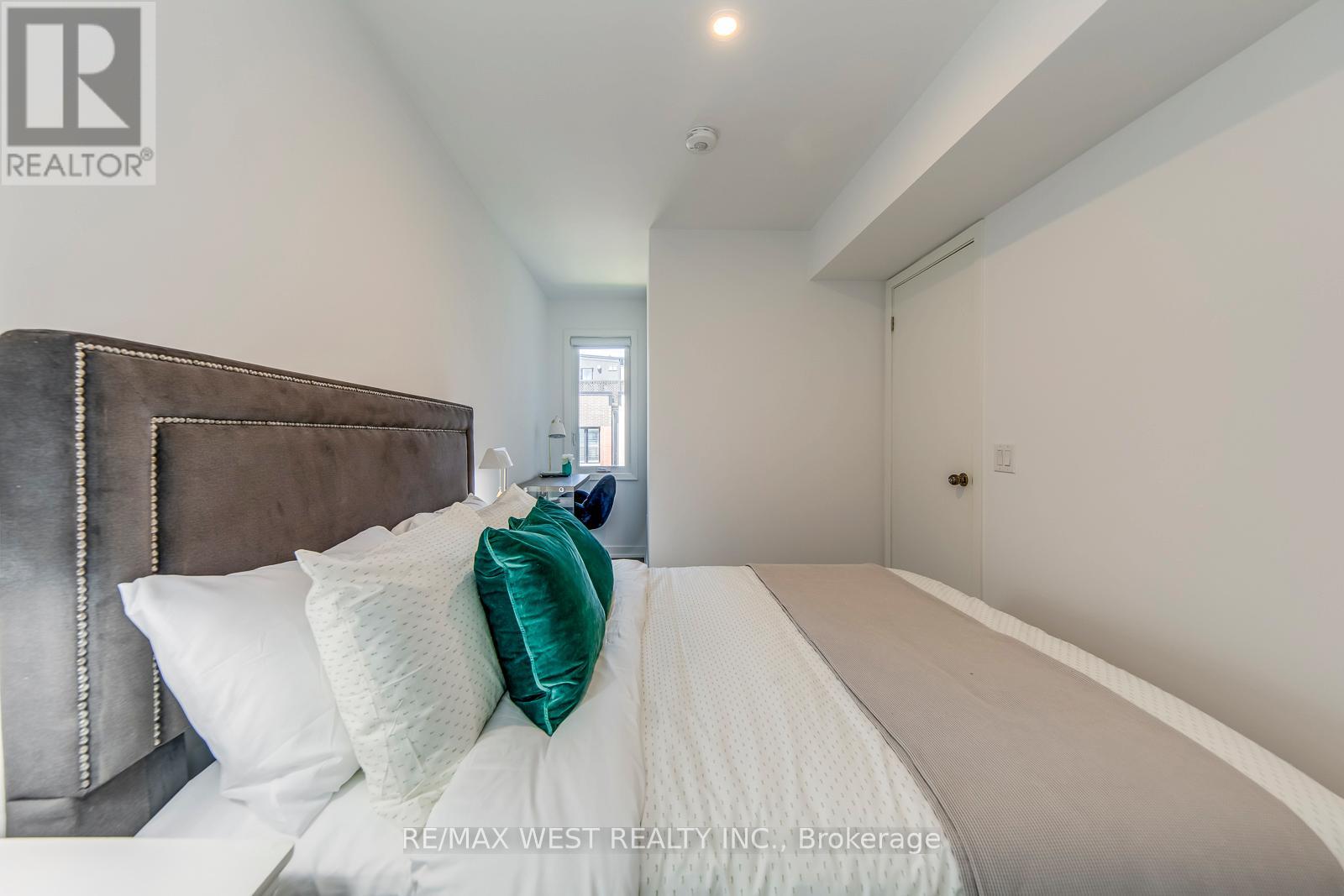 14 - 30 Ed Clark Gardens Boulevard, Toronto, Ontario  M6N 0B5 - Photo 34 - W13160658