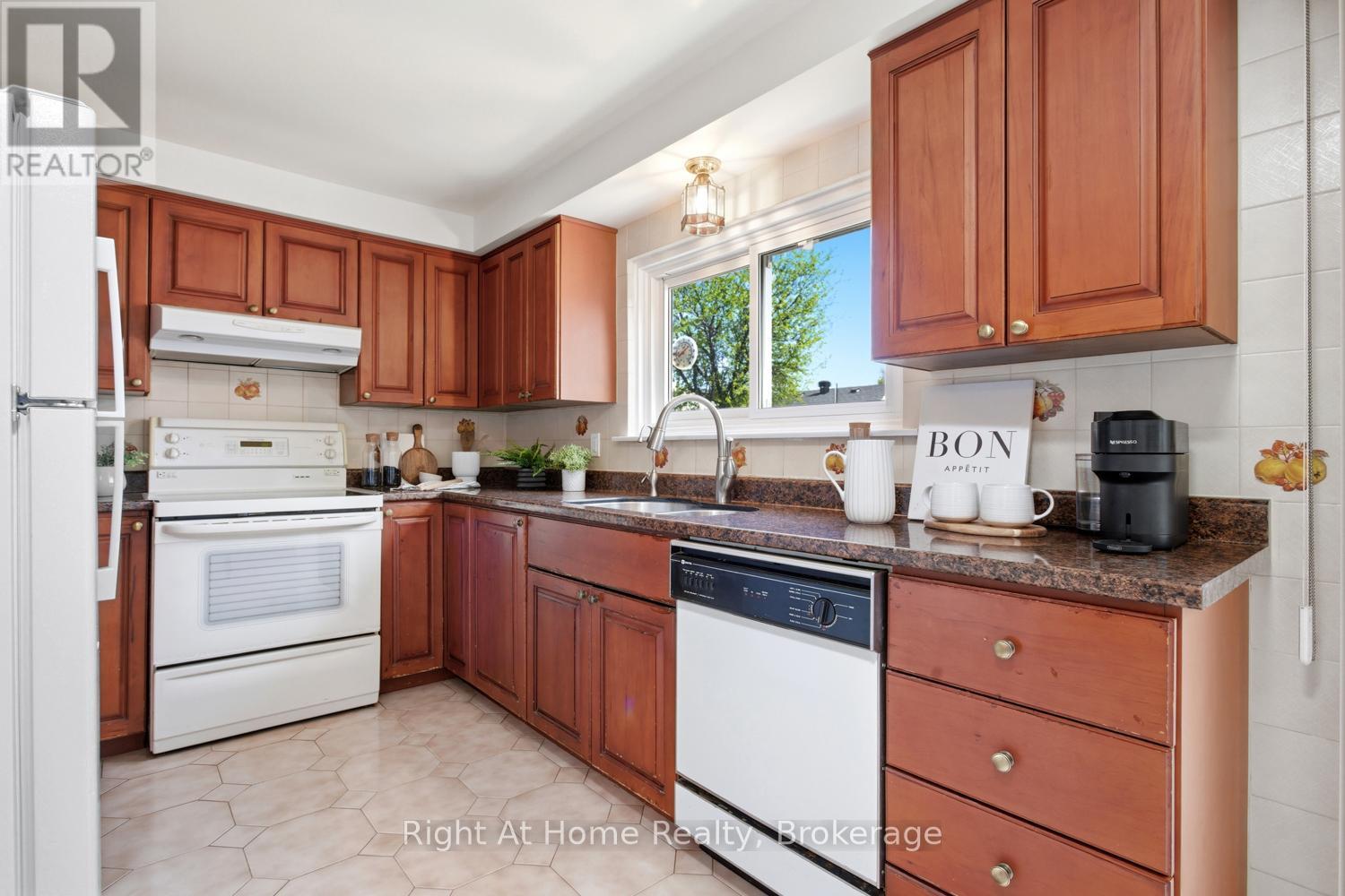 12 Pittmann Crescent, Ajax (South West), Ontario L1S 3G3 - Photo 17 - E13160722