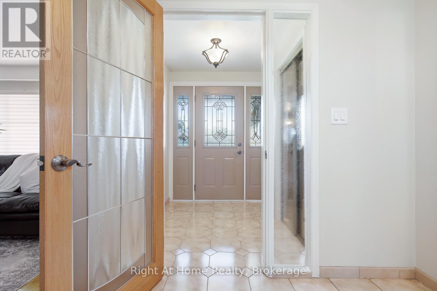 12 Pittmann Crescent, Ajax (South West), Ontario L1S 3G3 - Photo 8 - E13160722